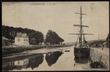 Landerneau. - Le port avec bateaux ammarés au quai