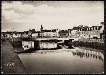 Landerneau. - Vue sur le pont de Caernarforn, l'Elorn et le quai de Cornouaille