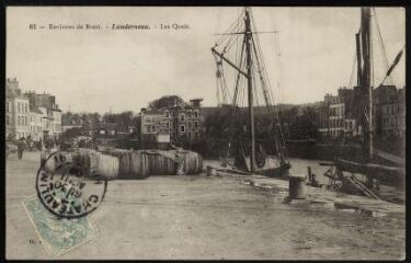 Landerneau. - Le quai de Léon avec vue sur la maison du pont en construction