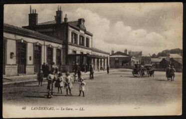 Landerneau. - La gare, façade