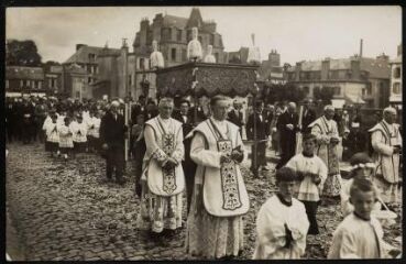 Landerneau. - Procession religieuse, quai de léon