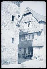 Landerneau.- Maison à pan de bois, rue Saint-Thomas, face à la vierge Notre-Dame de Rumengol