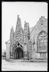 Le Folgoët.- Porche en Kersanton de l'église du Folgoët