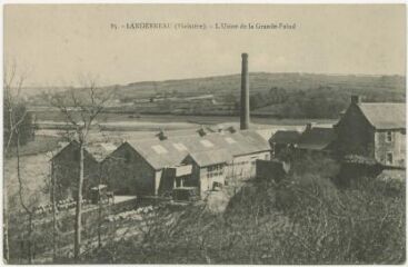 1 vue  - Carte postale représentant l\'usine de la Grande Palud à Landerneau (ouvre la visionneuse)
