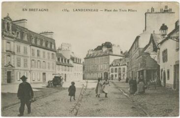 1 vue  - Carte postale, Landerneau, scène de rue place Saint-Julien, rue de Brest (ouvre la visionneuse)