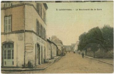 1 vue  - Carte postale colorisée représentant le boulevard de la gare à Landerneau et l\'hôtel Demelun (ouvre la visionneuse)