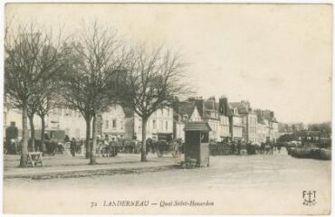 1 vue  - Carte postale, Landerneau, quai Saint-Houardon ; quai avec marchandises près du champ de bataille (ouvre la visionneuse)