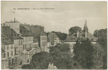 1 vue  - Carte postale, Landerneau, Rue de la tour d\'Auvergne ; vue de la propriété des Kerprigent (ouvre la visionneuse)