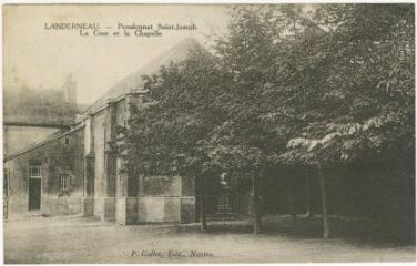 1 vue  - Carte postale Landerneau - Pensionnat Saint-Joseph, la cour et la chapelle (ouvre la visionneuse)