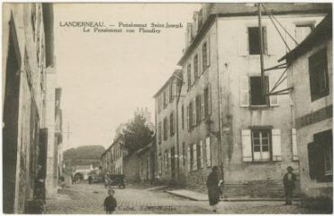 1 vue  - Carte postale Landerneau - Pensionnat Saint-Joseph, rue Ploudiry (ouvre la visionneuse)