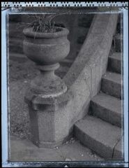 1 vue  - Villa Bélérit, angle de l’escalier d’entrée (ouvre la visionneuse)