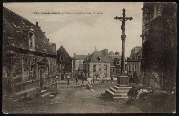 1 vue  - Landerneau. - Place Saint-Thomas, le calvaire et l\'ossuaire (ouvre la visionneuse)