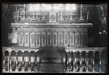 1 vue  - Le Folgoët.- Intérieur de l\'église Notre-Dame du Folgoët, vue de l\'autel du chœur (ouvre la visionneuse)